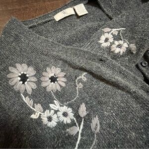 Vintage knit grey sweater with flower embroidery button up v neck small medium